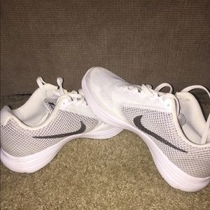 Nike tennis shoes size 8.5!!